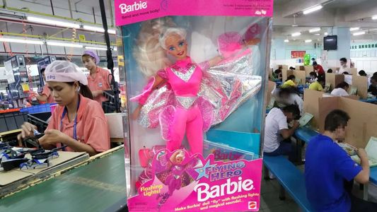 Barbie: el lado oscuro de la muñeca que marcó nuestra infancia