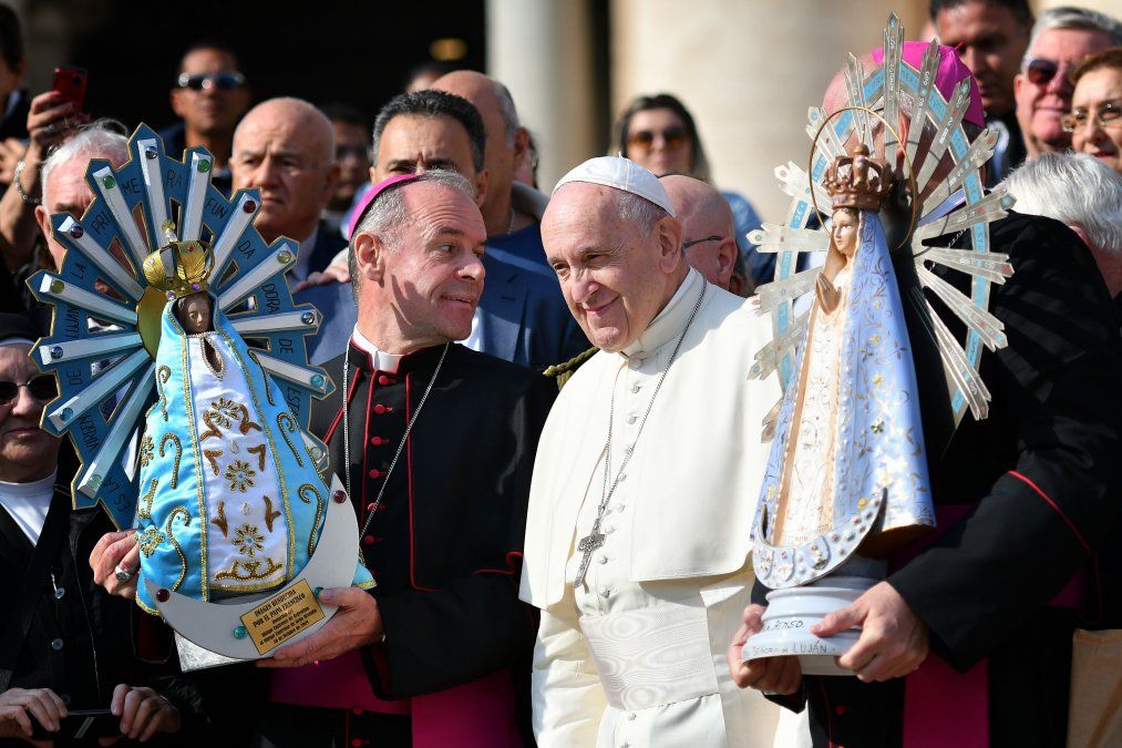 En San Pedro, Francisco bendijo la restitución de una imagen de la Virgen de Luján que estuvo en Malvinas