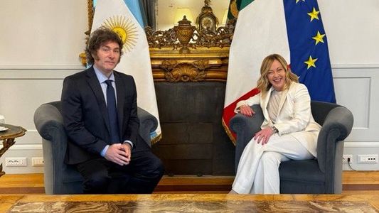 Milei y Kicillof se cruzan en Italia en medio de la tensión y el debate de la Ley Bases