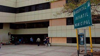 Intentó matar a su hija por tercera vez: la atacó con un cuchillo y luego se auto apuñaló