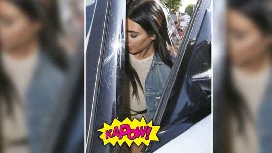 Kim Kardashian tuvo un pequeño problema con su minifalda