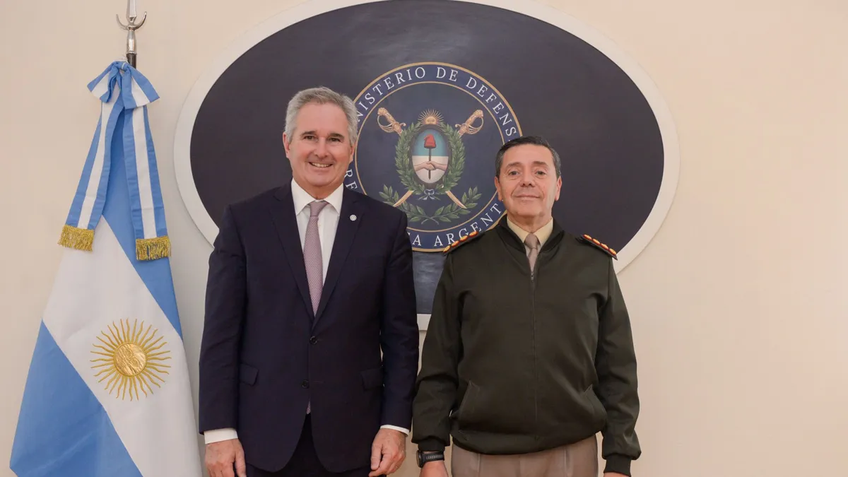 El canciller Pablo Quirno junto al ministro de Defensa, Carlos Presti (Foto: X/@TGCarlosPresti)