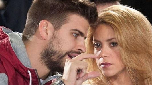Gerard Piqué agredió a una reportera en un aeropuerto y en presencia de Shakira