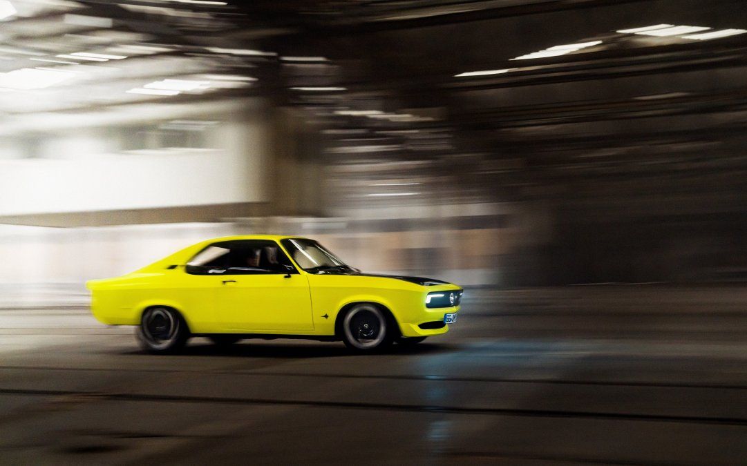 El Manta 100% eléctrico es tan deportivo como un auténtico Opel GSe y muestra con orgullo sus ambiciones en su nombre: ElektroMOD. MOD es sinónimo de cambio
