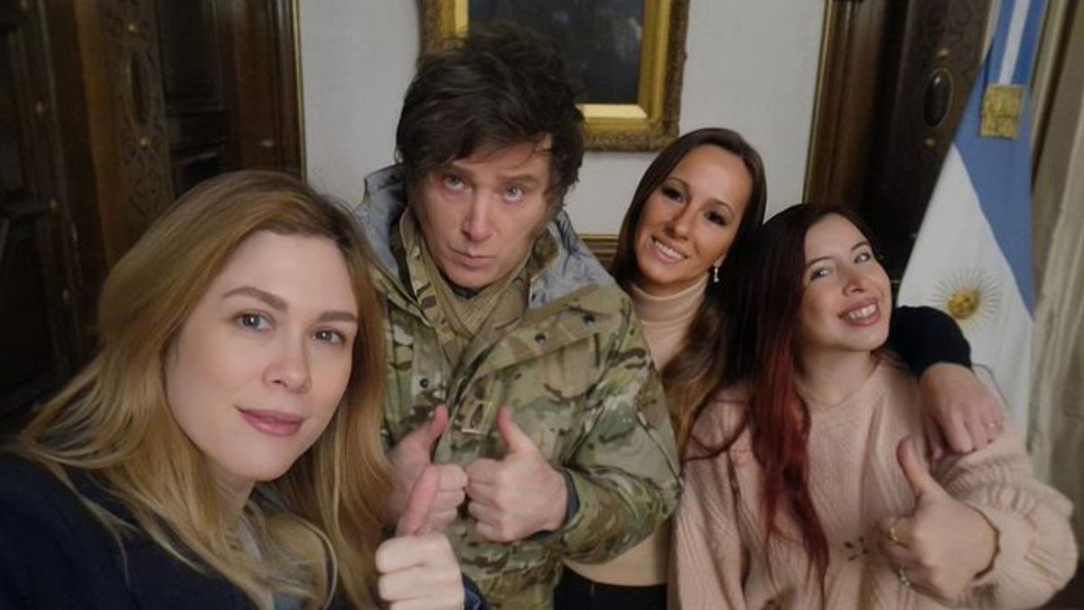 El gesto de Milei en el 17 de agosto: uniforme militar y encuentro con granaderos (Foto: @lilialemoine)