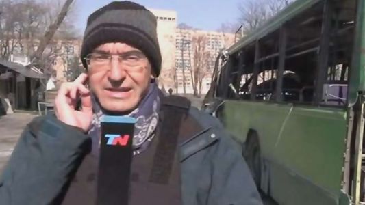 Nelson Castro tuvo que refugiarse en vivo por un tiroteo en Kiev