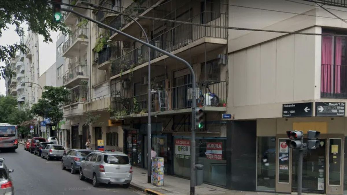 Una joven de 24 años cayó por un balcón en Recoleta y acusan a un hombre de haberla arrojado