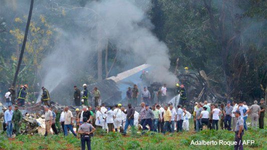 Tragedia aérea en La Habana: cayó un avión poco después de despegar y habría solo tres sobrevivientes