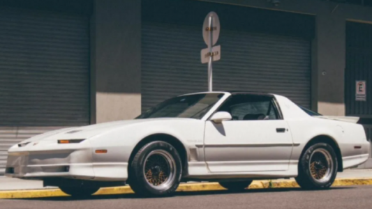 Los 5 autos que cautivan a los fans de Cobra Kai