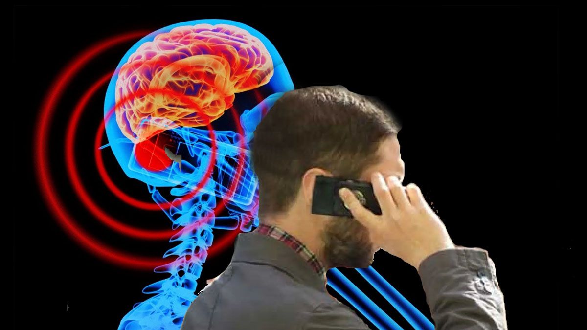 La venta y uso de celulares creci&oacute; exponencialmente en 30 a&ntilde;os pero los tumores cerebrales no aumentaton en la misma relaci&oacute;n seg&uacute;n la OMS. (Foto: A24.com)