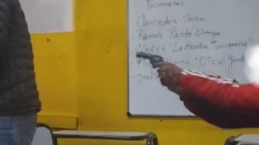Un alumno fue armado a la escuela y gatilló en plena clase contra un profesor