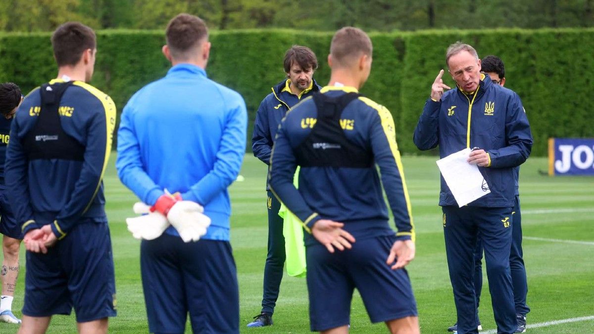 Cuando quiere que sus futbolistas den el máximo, el técnico le grita a sus jugadores: “¡Que en Ucrania está muriendo gente!”. (Foto: Reuters) 