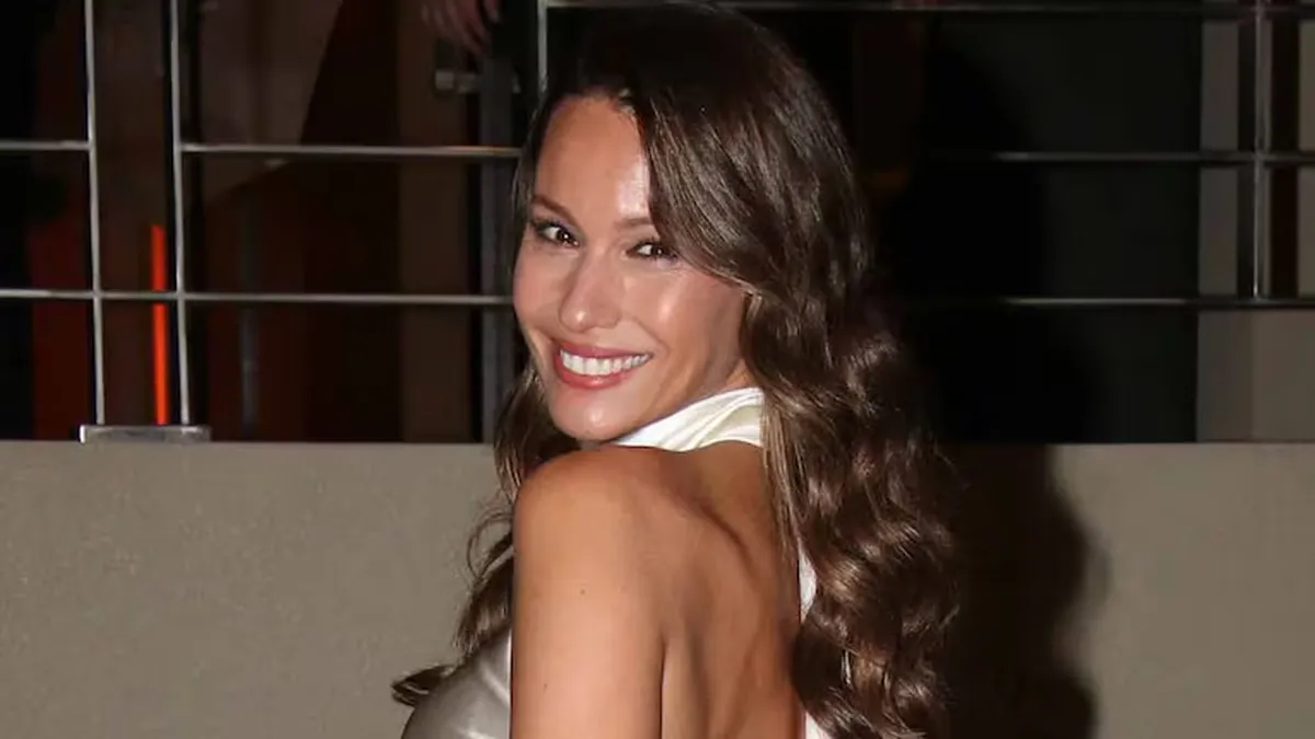 El detalle oculto del vestido rojo de Pampita en Punta del Este que desató furor y dio que hablar