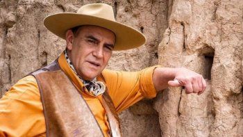 La salud del Chaqueño Palavecino: Sigue internado en el área de terapia, con oxígeno permanente