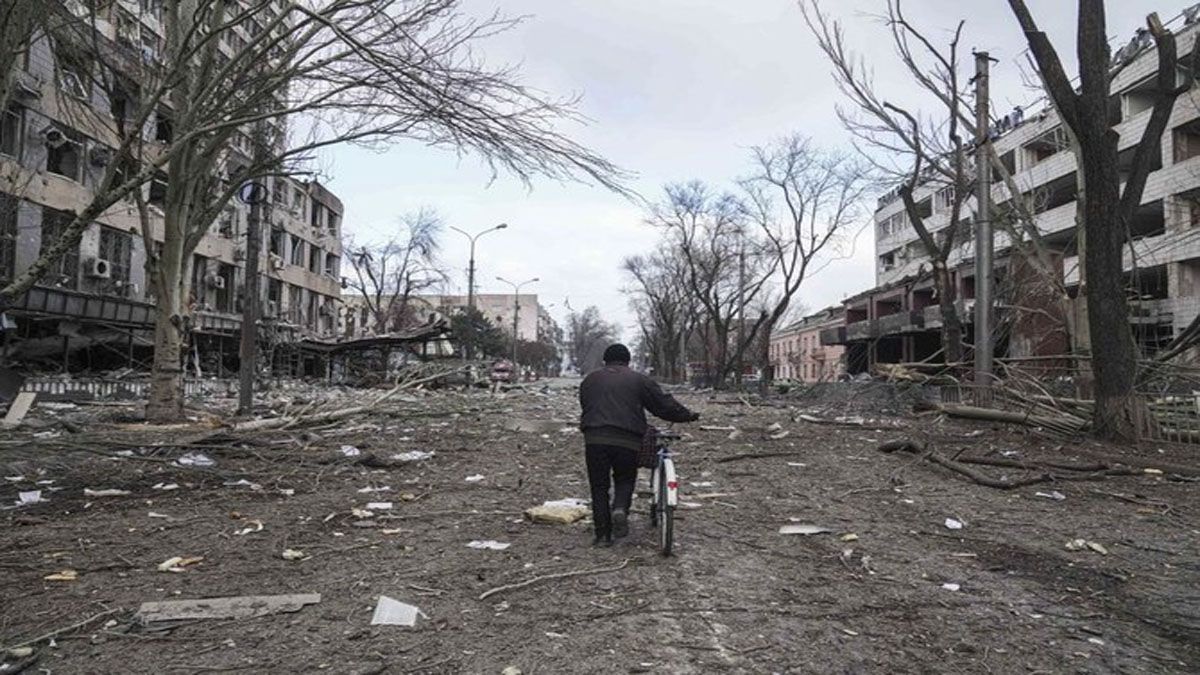 La guerra entre Rusia y Ucrania lleva más de un mes de destrucción y muerte (Foto: AP)