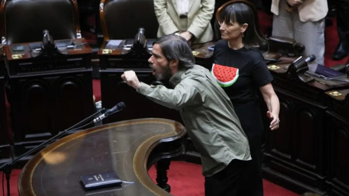 El fuerte cruce entre los diputados Nicolás del Caño y Lilia Lemoine en medio de la jura.&nbsp;