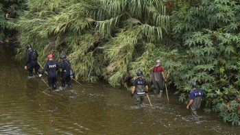 Encontraron muerto al bebé al que su papá de 16 años tiró al río