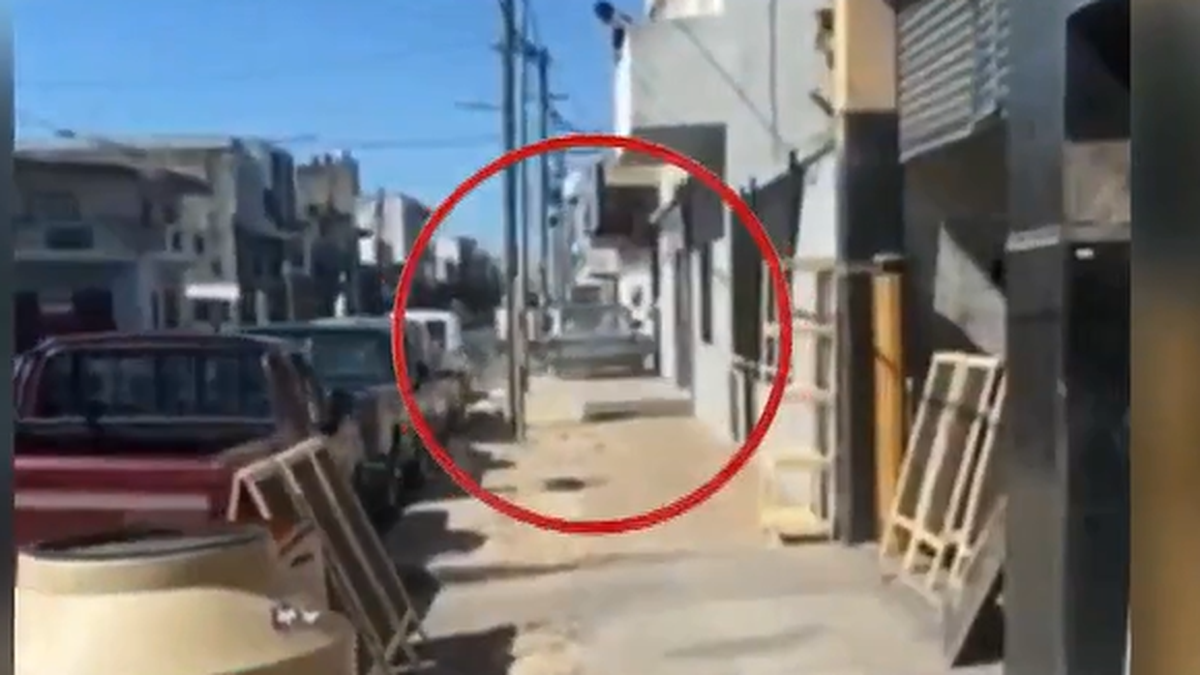 Asíescaparon los delincuentes por la vereda. (Foto: captura video)