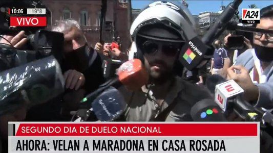 El médico personal de Maradona dijo sentir un profundo pesar y evitó responder a las críticas