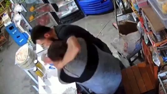 Brutal robo en una verdulería de Córdoba: golpearon a una abuela y le apuntaron con un arma