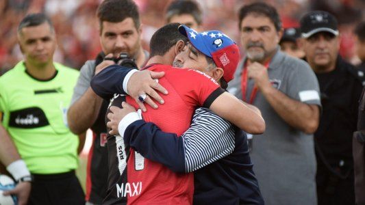 El emocionante recibimiento que Newells le hizo a Diego Maradona en el Coloso del Parque