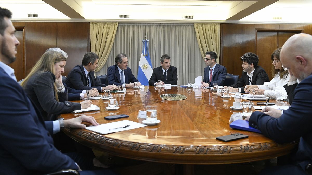 Massa, Pesce y Tombolini se reunieron con empresas de alimentos, bebidas y cuidado personal (Foto: Télam).
