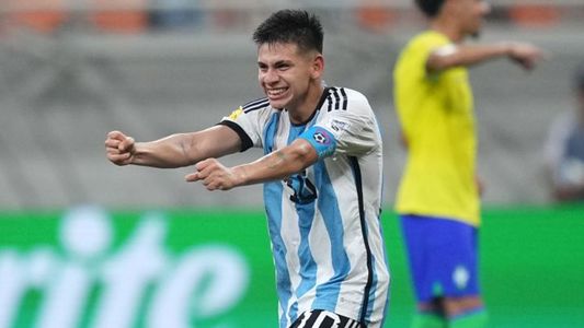 El pedido de los hinchas de River tras los goles del Diablito Echeverri y el temor por la cláusula