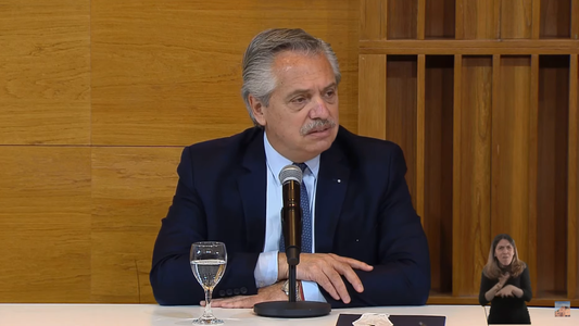 En plena tensión en el Frente de Todos, Alberto Fernández repudió el uso de carteles contra Cristina Kirchner