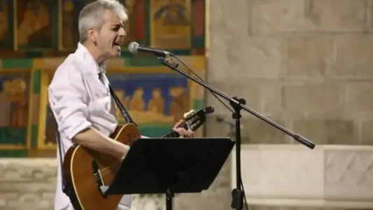 Murió el cura rockero, Javier Sánchez, tras quemarse el hábito con una vela