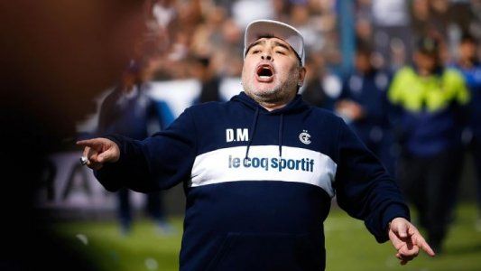 Confirmado: 48 horas después de renunciar, Diego Maradona es nuevamente el entrenador de Gimnasia (LP)