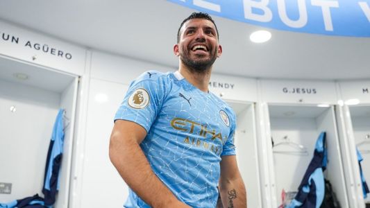 El Kun Agüero se despidió del Manchester City con regalos para todos: relojes, un auto y euros