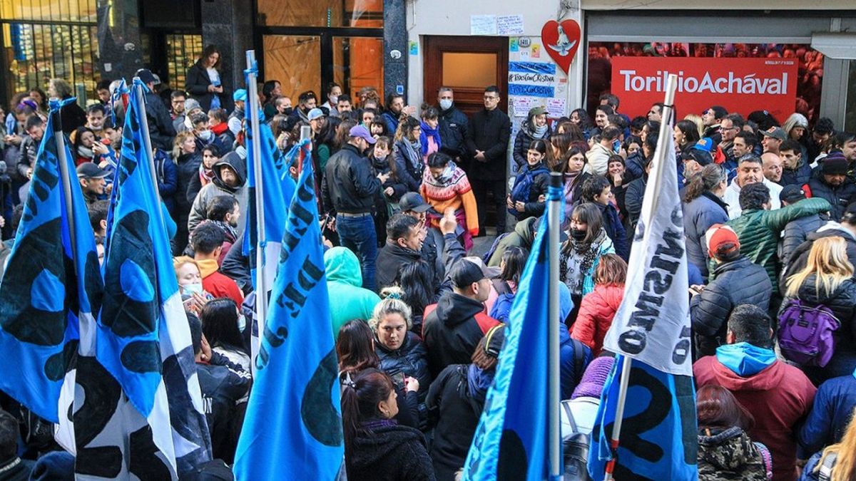 Acampe por Cristina Kirchner: Ciudad se negó a acatar el fallo judicial y no levantará el operativo policial