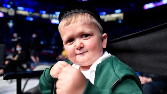 Una panelista vivió un incómodo momento con el influencer ruso Hasbulla y la pasó muy mal