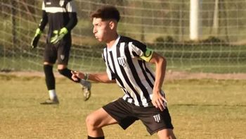 Murió Fabricio Domínguez, el jugador de Gimnasia de Mendoza que se electrocutó en la cancha
