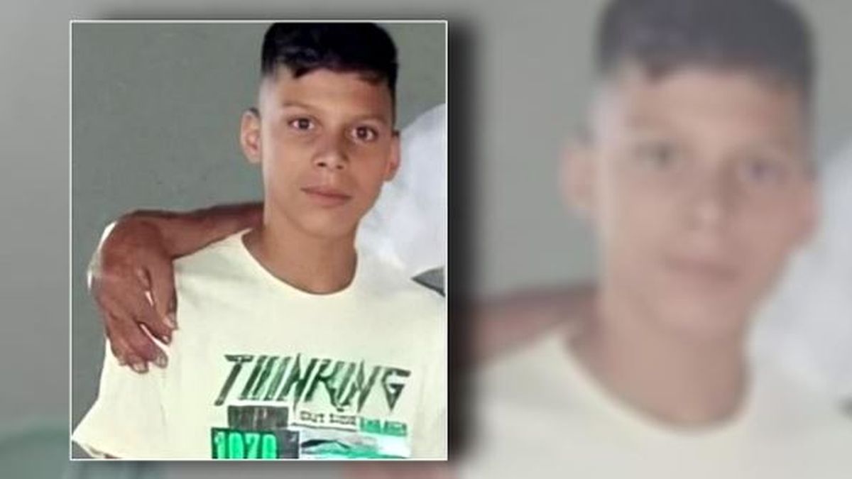 Al momento de la desaparición, Rodrigo vestía una remera celeste y pantalón corto rojo con líneas blancas en los costados y zapatillas rojas. Mide 1,70 metros y tiene el pelo corto. (Foto: Télam)