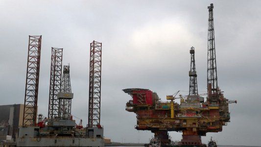 Te pagan por llevarte petróleo: tras el lunes rojo, el precio del barril sigue estando en negativo