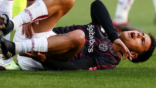 Paulo Dybala salió lesionado y encendió las alarmas en la Roma