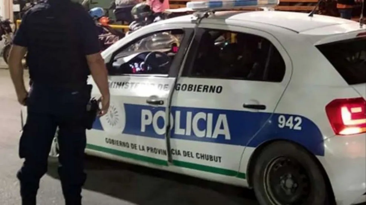 Un adolescente se disparó en el rotro luego de encontrar el arma reglamentaria de su padre y jugar con ella