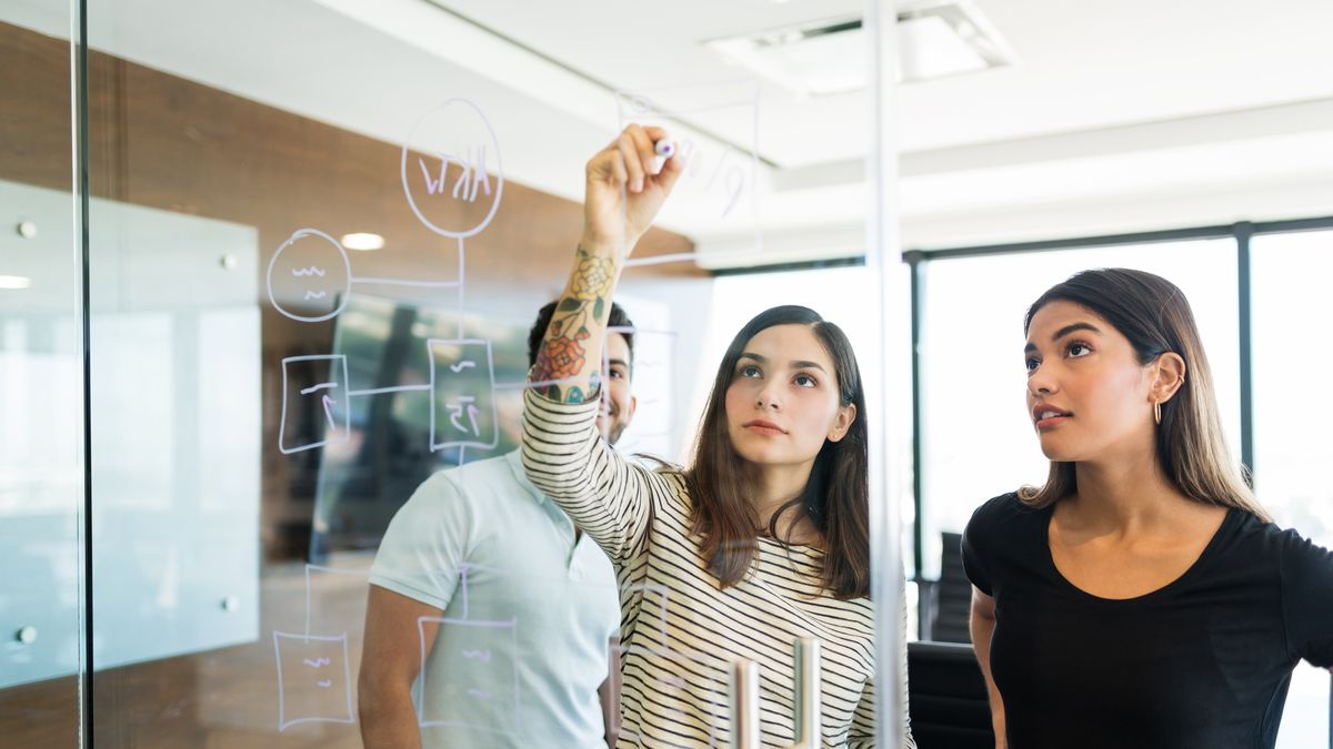El proceso de creación de una marca propia reviste la necesidad de pensar en muchos detalles y saber articular los recursos y la imaginación. (Foto: Shutterstock)