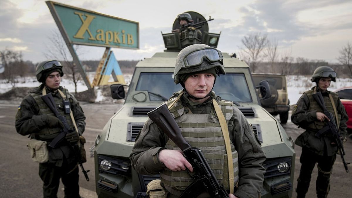 Tropas de la Guardia Nacional de Ucrania en un puesto de control