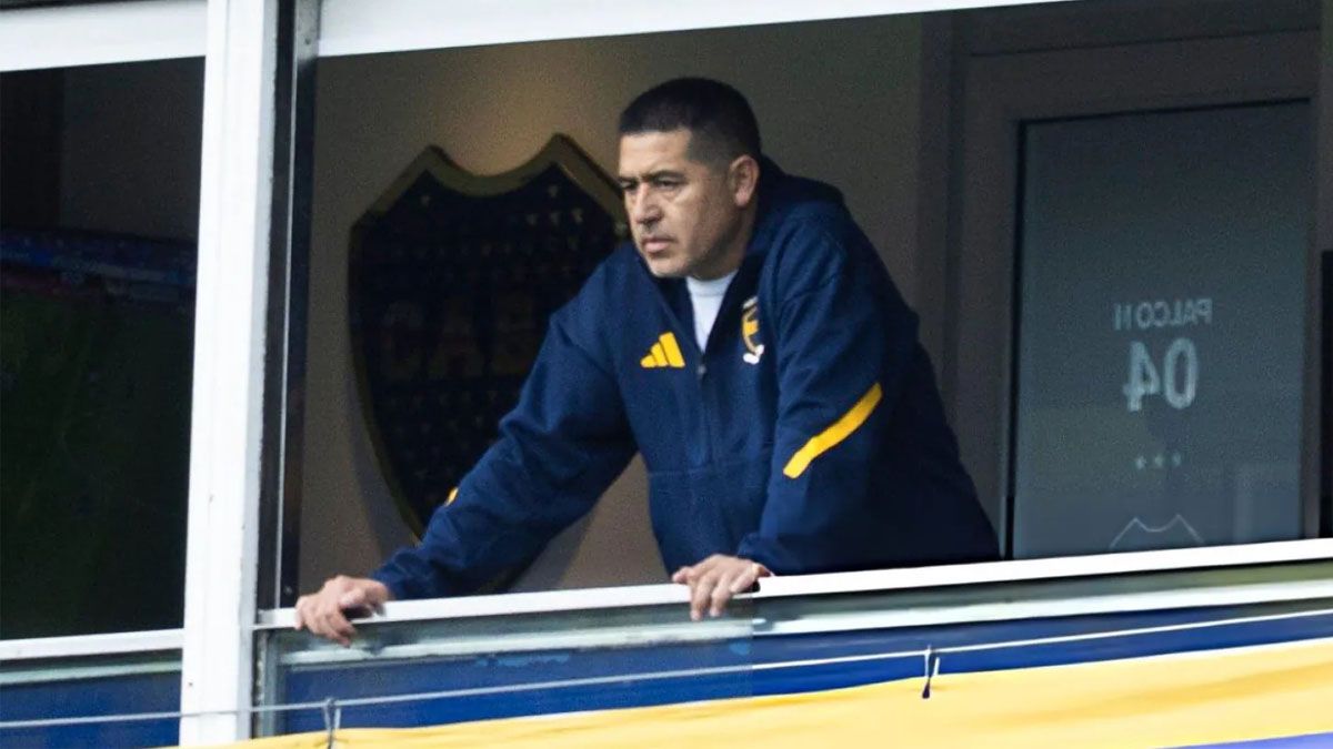 Juan Román Riquelme bajó al vestuario tras el empate de Boca con Unión y tuvo una charla privada con el plantel