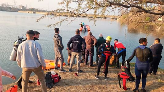 Navegaba con su hija de 9 años, el bote se dio vuelta y terminó de la peor manera