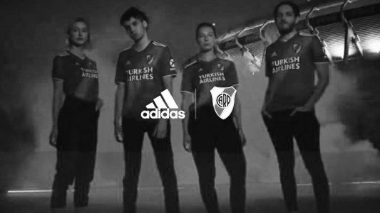 En el Día del Hincha de River se presentó una nueva camiseta alternativa