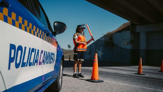 Multas en Córdoba: la llamativa advertencia legal sobre las luces automáticas en los coches