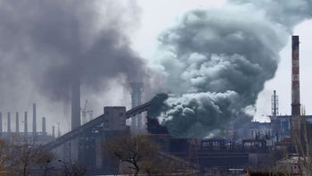 Ataque con bombas de fósforo en Ucrania: qué son y cómo sigue la situación en la acería Azovstal