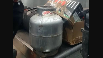 La garrafa loca arriba del avión que casi lo derriba