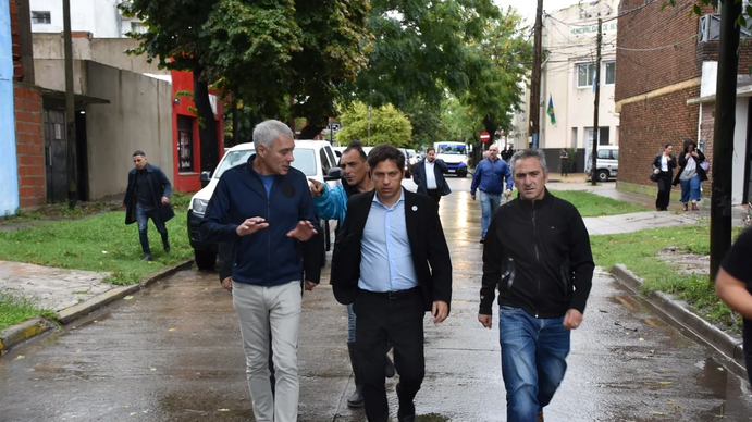 Temporal en la provincia de Buenos Aires: Kicillof frenó su agenda para recorrer centros de evacuados