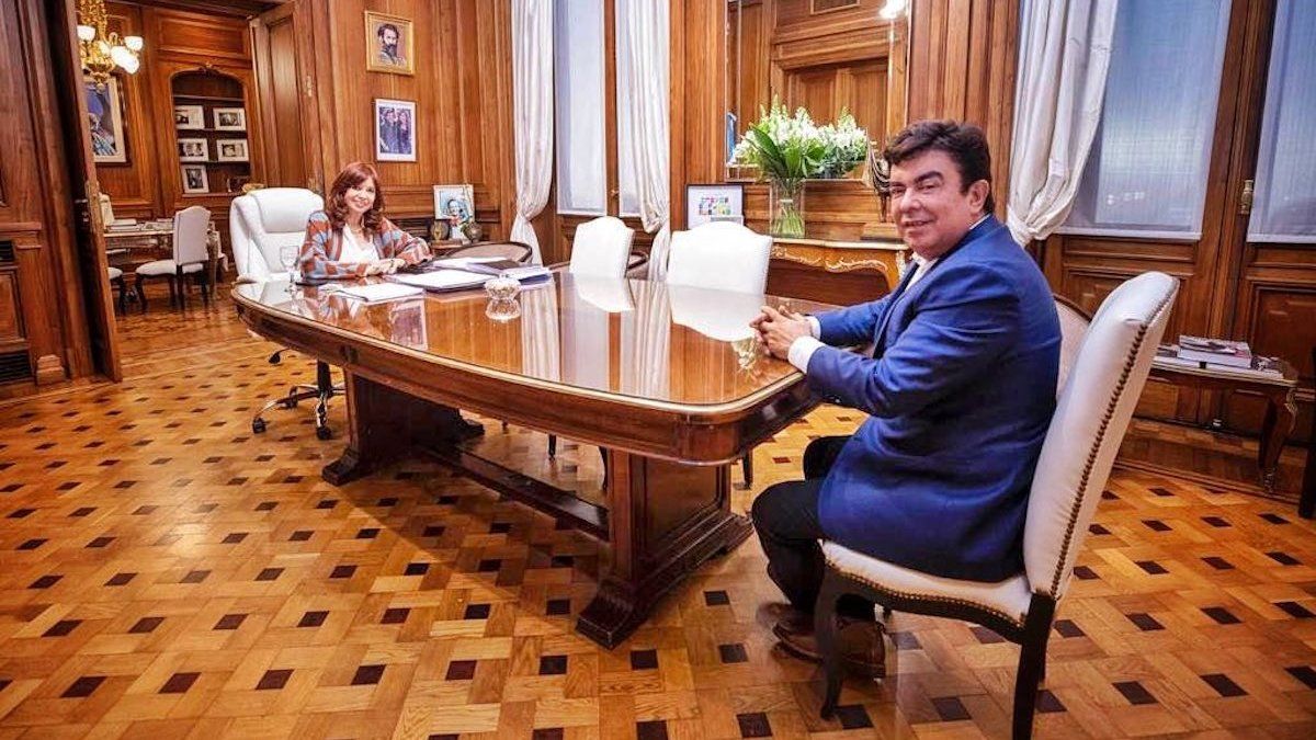 El intendente de La Matanza, Fernando Espinoza, mantuvo una reunión con Cristina Kirchner en el Senado (Foto: Twitter oficial de Fernando Espinoza).