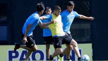 Copa Libertadores: Alfaro probó una línea de tres defensores para la revancha ante River en La Bombonera