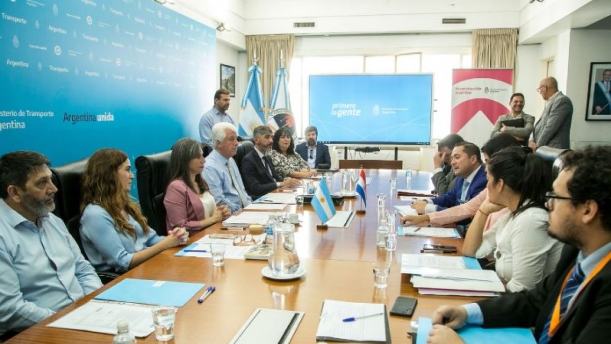 El acuerdo fue rubricado por representantes del Ministerio de Transporte de la Nación